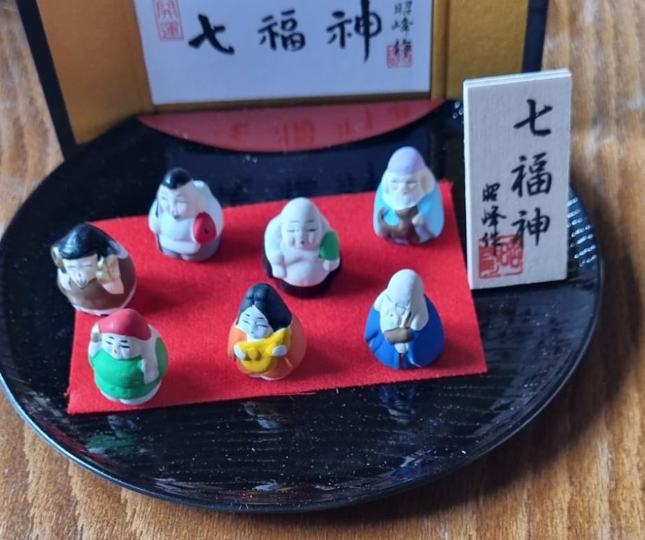 A Hét Szerencseisten – Japán kincsei egy kis szoborcsoportban