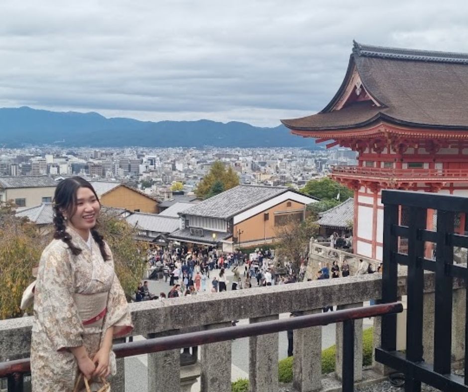 Kiyomizu-dera – naplemente és nyüzsgő turisták Kiotóban