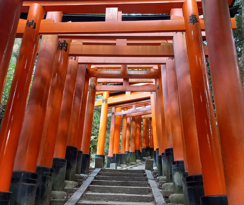 Fushimi Inari Taisha – a tori kapuk végtelen útja