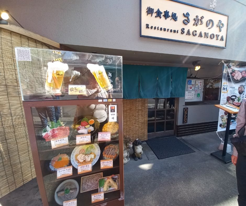 Ebéd a Saganoya-ban és a cuki vonat, amire nem fértünk fel – Arashiyama egy napja