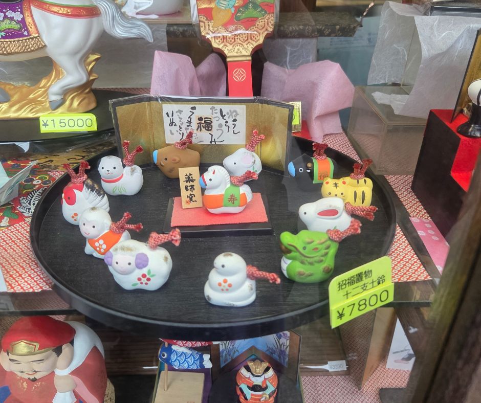 Jūnishi szobor– nem dísz, hanem üzenet, egész Japánt haza akartam hozni a nappalimba…