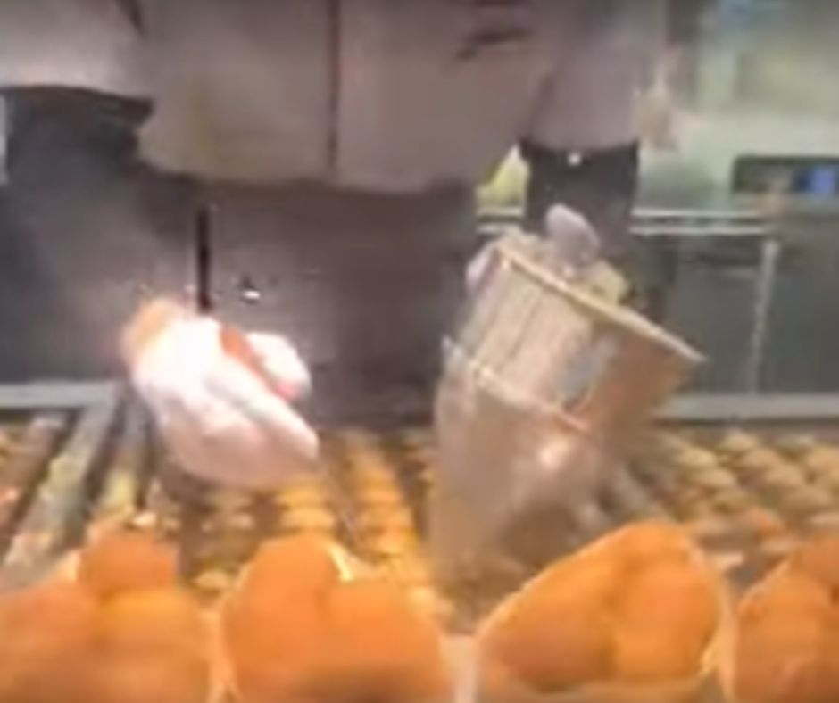 Takoyaki az utcán: Japán legfinomabb „élő műsora”