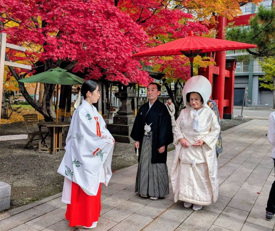 A piros esernyő alatt – Yahiko szentély, 2025. november 4.
