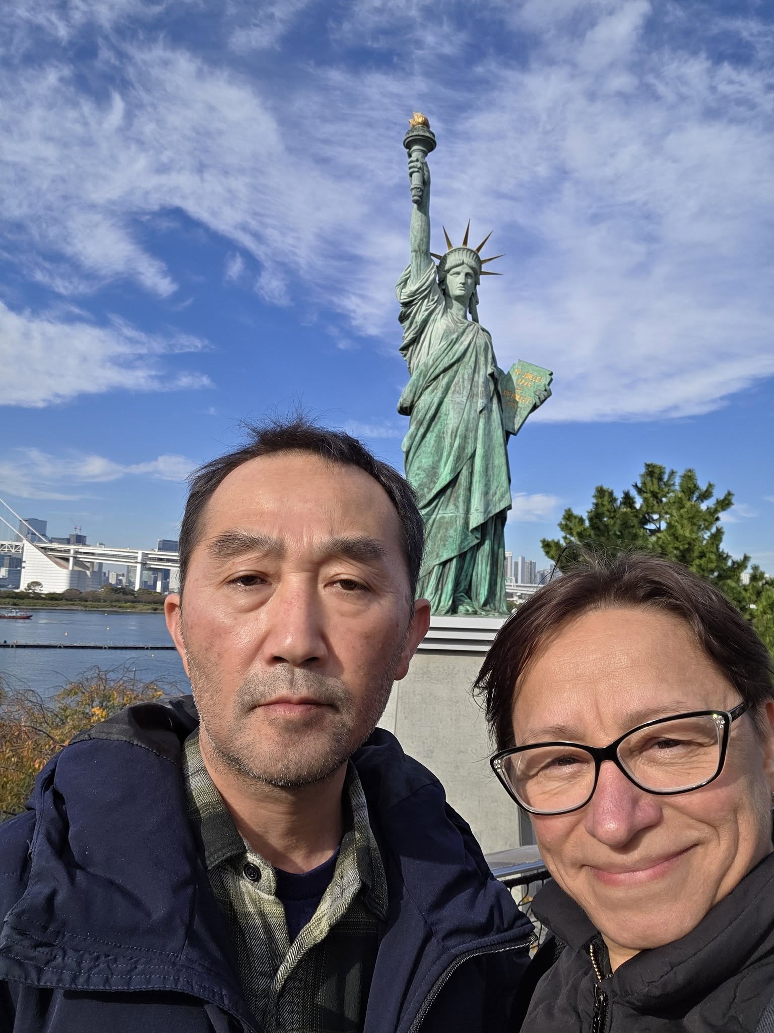 Utolsó napunk Tokióban a Szabadság-szobor előtt